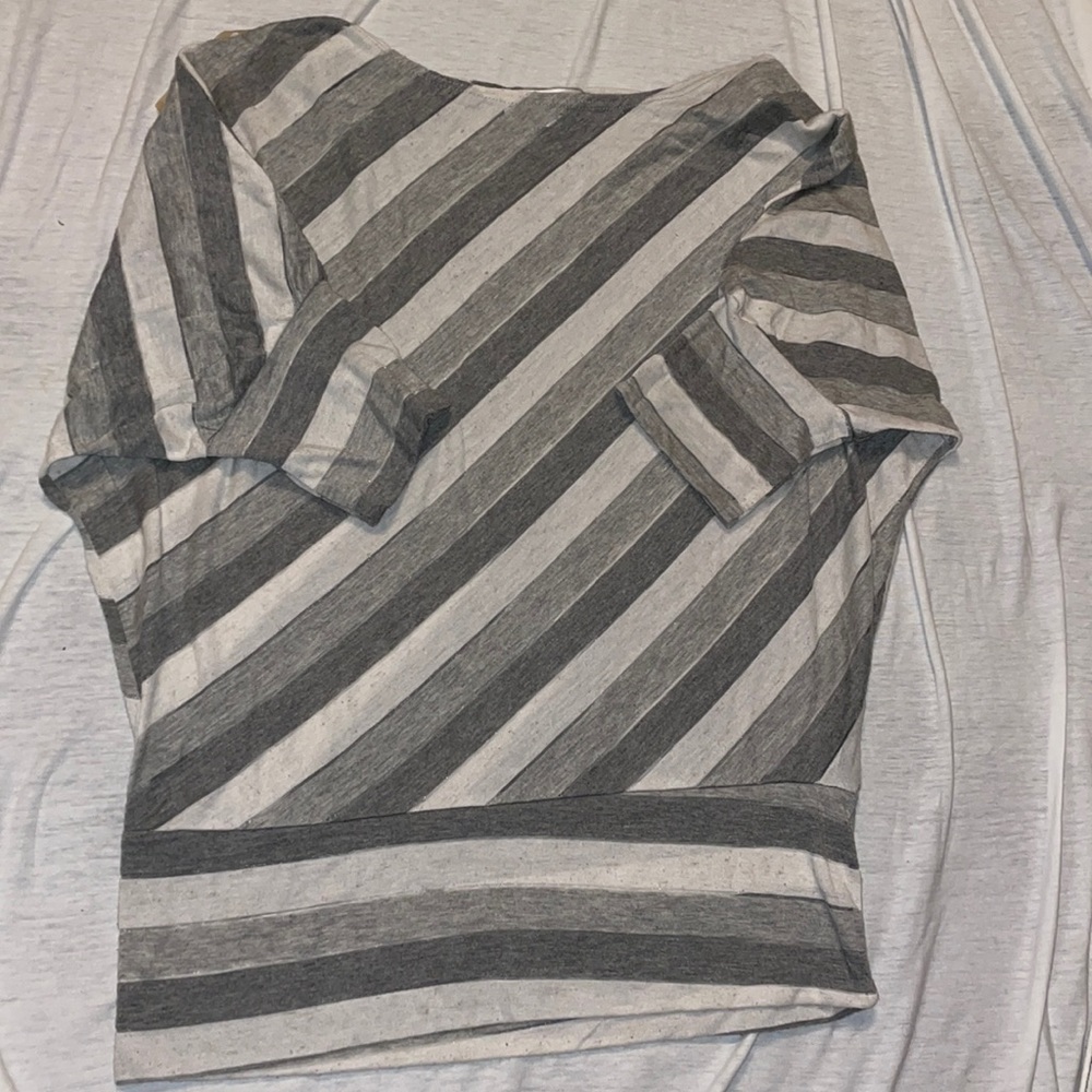 Cute white and grey short sleeve shirt. Great condition. Size medium